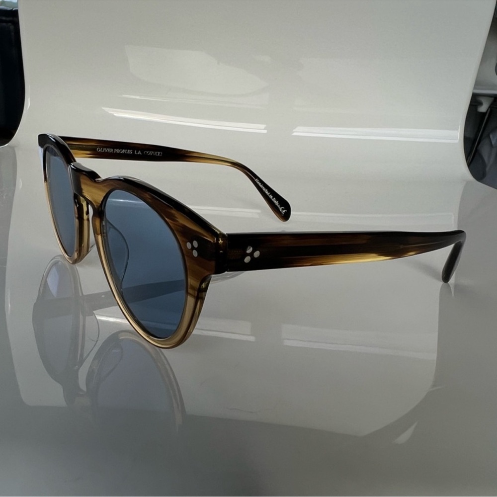 Oliver People's Lewen Sunglasses.
Zero Scratches - Picture 6 of 6